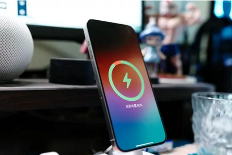 泊头苹果15换屏服务分享用什么充电器给iPhone15充电更好 